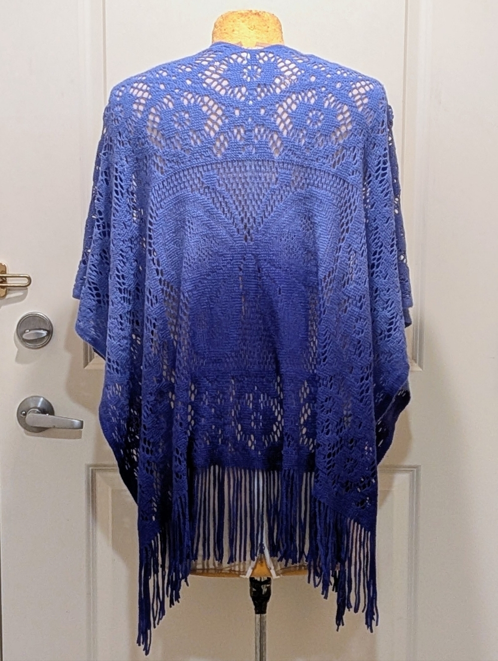 3/$30 EUC Blue Ombre OS Super Soft Knit Butterfly Fringe Shawl